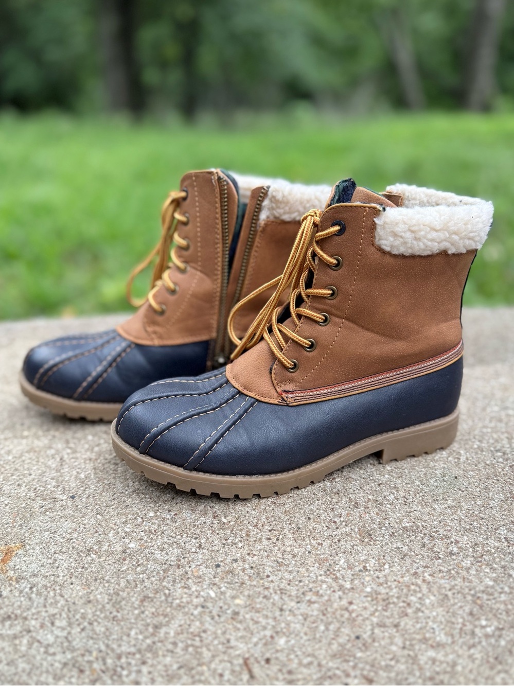 Tommy Hilfiger Duck Boots Size 4 Peacoat Brown Black Faux Shearling Lace Up